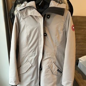 Canada Goose mid length women winter jacket. size L. Original package & receipt